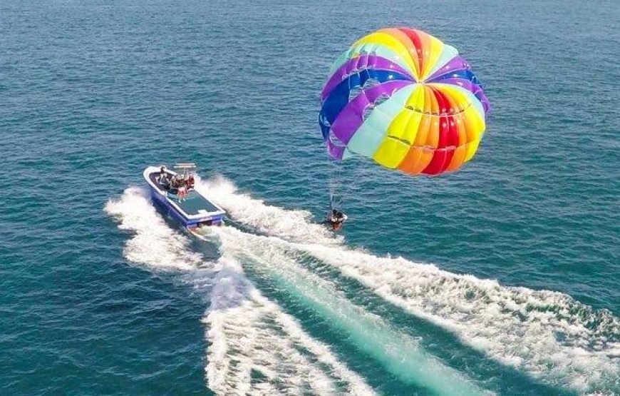 Parasailing in Dubai