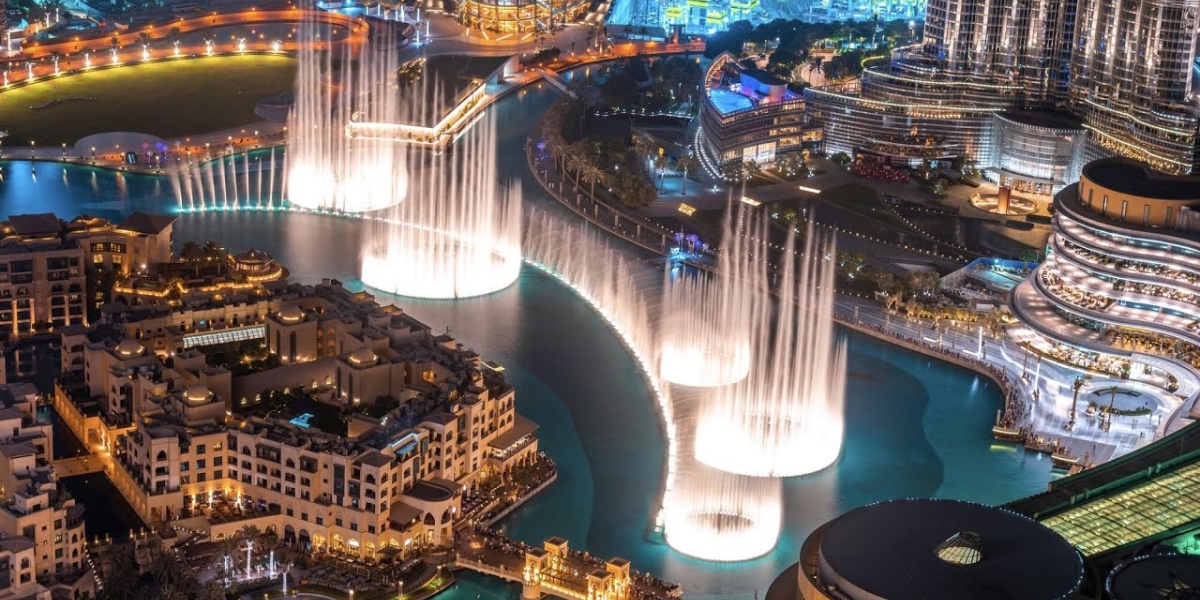 the dubai fountain from instadubaivisa